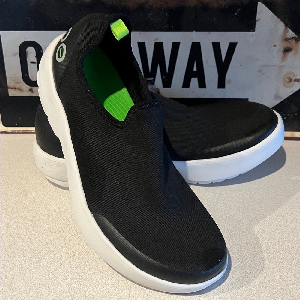 OOFOS Black and White Women's Slip-On Sneakers